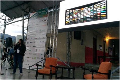 Retratos En Un Mar De Mentiras Retina Latina