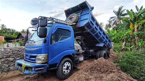 Dump Truk Toyota Turbo Extreme Muatan Tanah Timbunan Cadas Jomplang