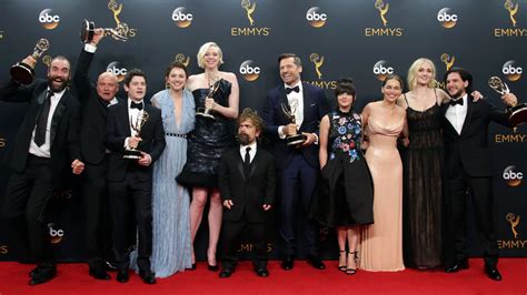 19 photos that prove the 'Game of Thrones' cast love each other despite ...