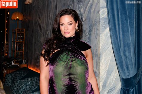 OOPS International Nude Photo Fapullo