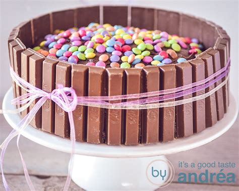 Smarties KitKat cake - By Andrea Janssen