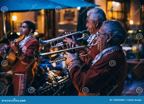 MEXICO - SEPTEMBER 23: Mariachi Band Members Playing Instruments ...