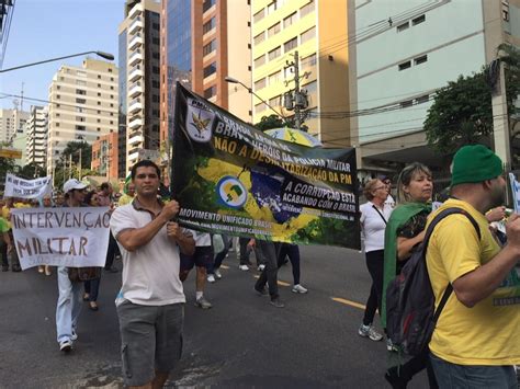 Protesto na Avenida Paulista pede Intervenção Militar única chance do