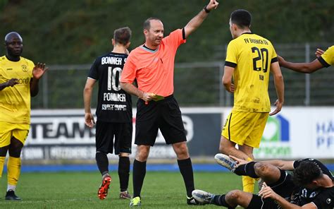 Schiedsrichter Aus Bonn Sascha Zink H Rt Auf