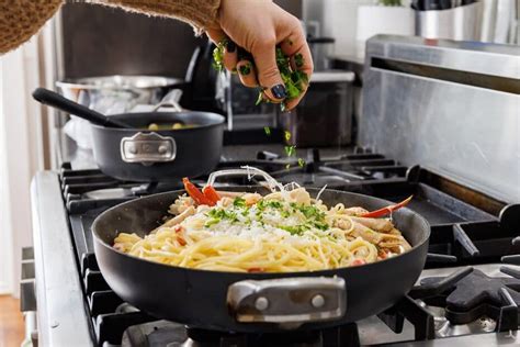 Crab Linguine In A White Wine Garlic Sauce The Lemon Bowl®