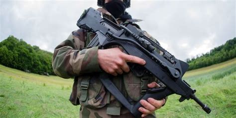 La Garde nationale sera dotée du fusil d assaut Famas