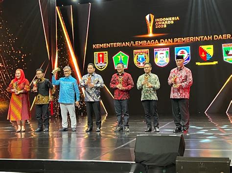 Mahyeldi Terima Penghargaan Indonesia Award Rbnnews Co Id