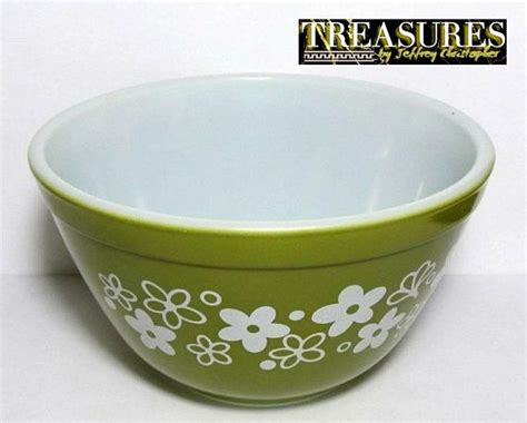 Pyrex Spring Blossom Green Crazy Daisy Avocado Mixing Bowl Pts