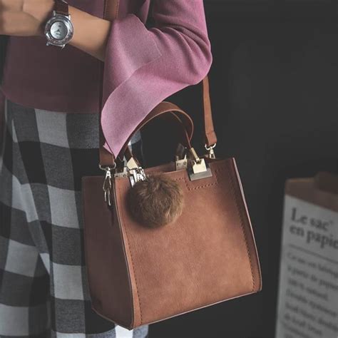 Sac à Main Pompon Cuir PU Mat Femme Brun Achat Vente Sac à Main