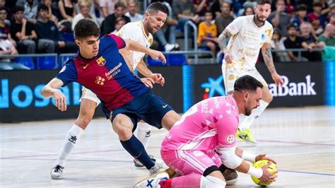 Un buen Manzanares lleva al límite al Barça en el Palau pero no logra