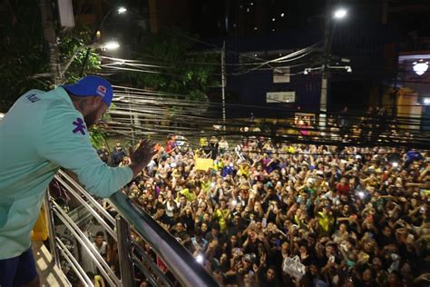 Torcida Faz Festa Para A Sele O Brasileira Em Bel M