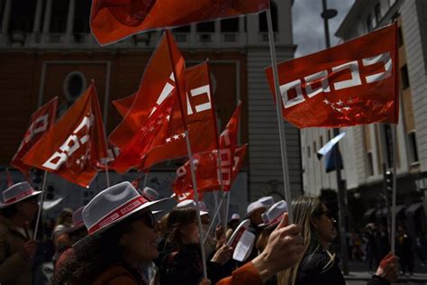 CCOO denuncia a Santander por incluir cláusulas abusivas en los