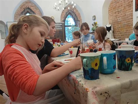 O historii żarskiej porcelany poprzez zabawę w muzeum Radio Zachód