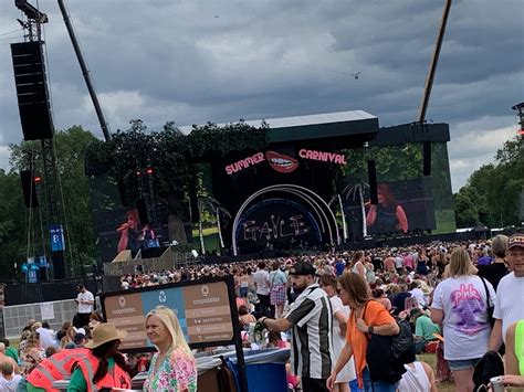 Bex At American Express BST Hyde Park Pink