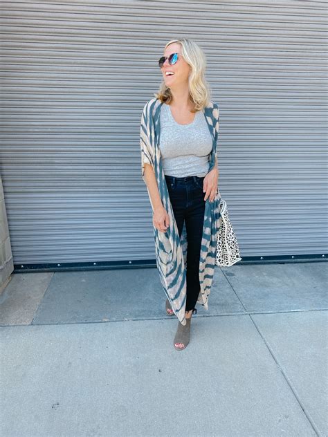 How To Style A Kimono 3 Ways Emmy Lou Styles