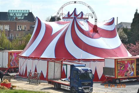 LES MAGAZINES DES ARTS NOMADES Cirque Romane Ritz Ambiance