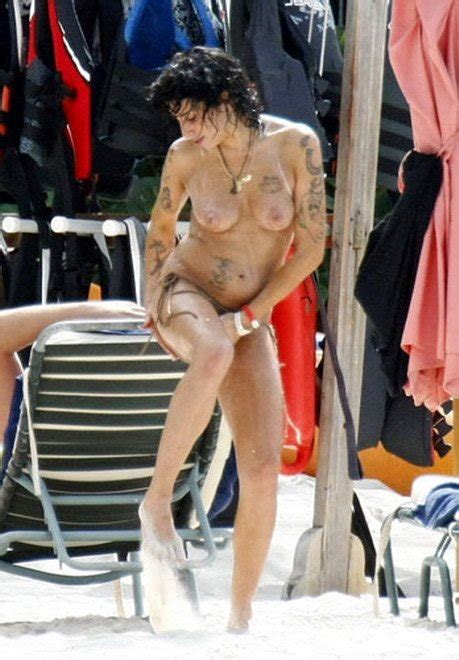 Naked Amy Winehouse Added 07 19 2016 By Bot