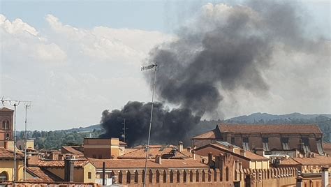 Incendio In Via Rialto Al Quinto Piano La Repubblica