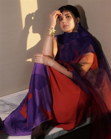 Kirti Kulhari Looks Trendy In A Colour Blocked Saree And Vilolet Blouse