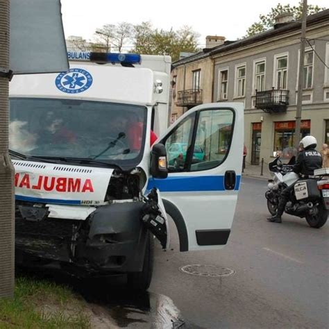 Wypadek karetki w Radomiu zdjęcia Echo Dnia Radomskie