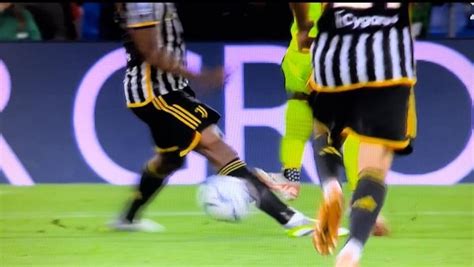 Var Juve Penalizzata Berardi Meritava Il Cartellino Rosso