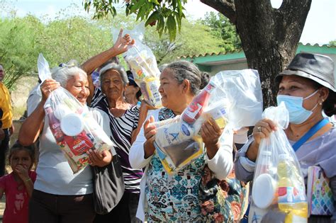 Morel Rodr Guez Entrega Cestas Alimentarias A M S De Familias De La