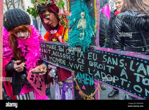 Paris France L Anglais N G O Lgtb Act Up Paris La Marche Du Groupe Pro Mariage Gay