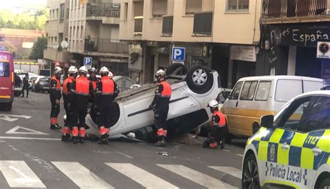 Aparatoso Vuelco De Un Veh Culo En La Avenida Campo Amor Con Un Herido