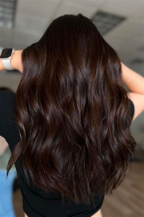 ideas para el pelo castaño chocolate oscuro que todas las morenas adorarán Dark brunette