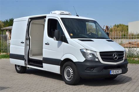 Хладилен бус Mercedes Benz - Товарни бусове под наем
