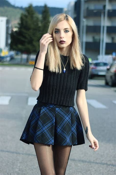 18 Awesome Grunge Outfits Ideas for Women To Try This Season » EcstasyCoffee