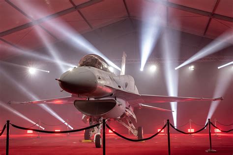 Lockheed Faz Entrega Simb Lica Do Primeiro Ca A F Bloco Airway