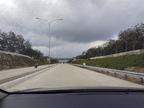 Gerbang Tol Sinaksak Telah Dibuka Tapi Hanya Satu Sisi Menuju Tebing