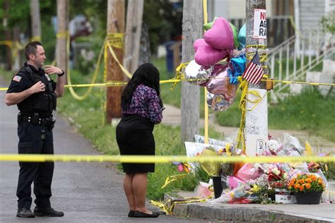 Le Massacre De Buffalo Symptôme De La Crise De La Santé Mentale Aux États Unis