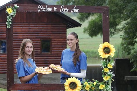 Foto Degustirali Gastronomske Poslastice I Dobro Se Zabavili