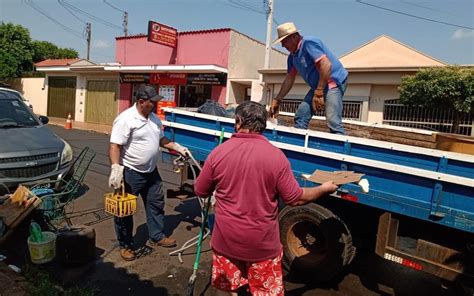 Mutir O Contra A Dengue Recolhe Mais De Quilos De Poss Veis