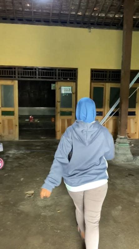 11 Potret Rumah Berlantai Semen Milik Novi Listiana Pedangdut Jadi