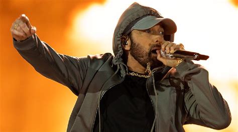 With Hot Hits Eminem Becomes Th Artist With Most Charting