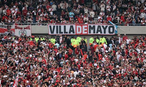 Hincha De River Plate Muere Al Caer De Una Tribuna En Argentina