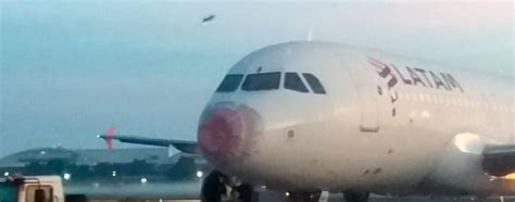 Pánico En El Aire Un Avión Aterrizó De Emergencia En Ezeiza Tras Caer 1500 Metros En Un Minuto