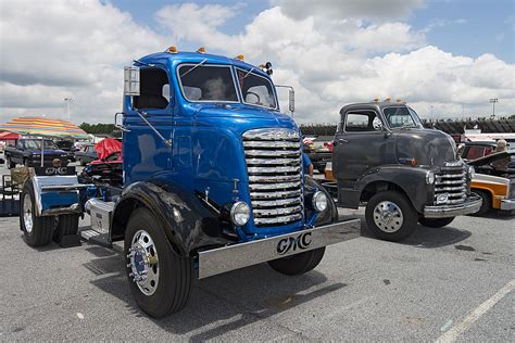 1947 Gmc Coe Cabover And A 1950 Chevy Coe Cabover The Blue Flickr