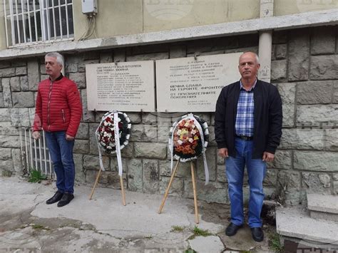 С поднасяне на цветя и среща с единствения останал жив в община ...
