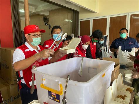 Tinjau Dapur Umum Pmi Jakarta Timur Untuk Korban Banjir Sudirman Said