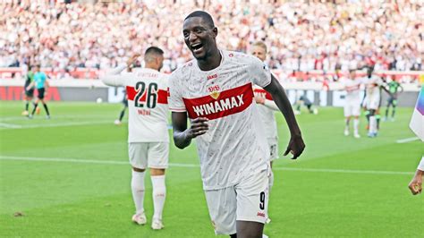 Serhou Guirassy Vom Vfb Stuttgart Wieder Zurück Im Training Fußball