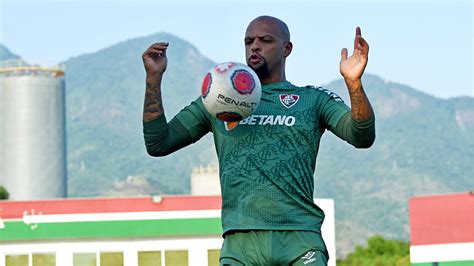 Fluminense anuncia renovação de contrato o zagueiro Felipe Melo até