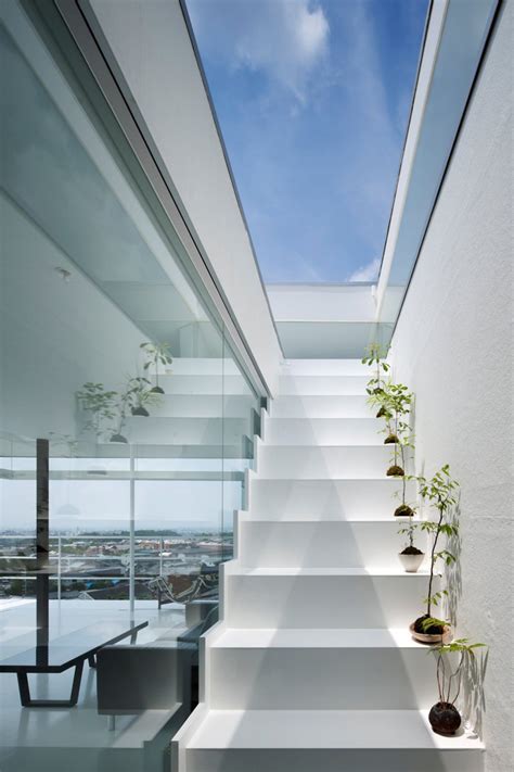 9 Examples Of Interiors With White Stairs