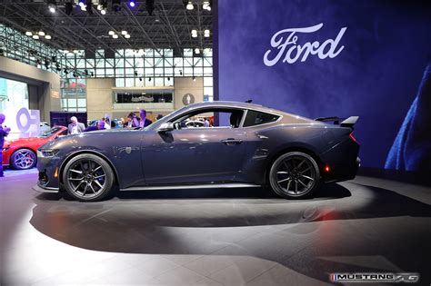 NYIAS: Dark Horse Mustang (Blue Ember) & Engine Bay FIRST Look + 2024 ...