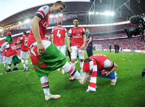 Ramsey Getting His Boot Kissed Arsenal Fc Arsenal Football Club