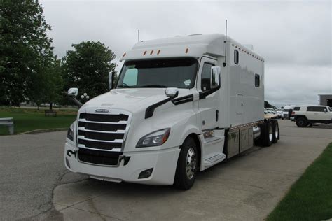 Freightliner Cascadia Ari Legacy Sleepers