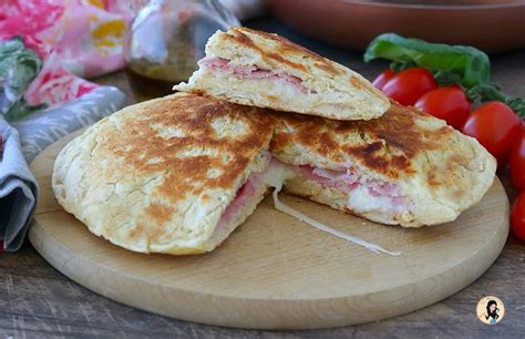 FOCACCIA VELOCE IN PADELLA Con Prosciutto E Mozzarella Ricette Cibo